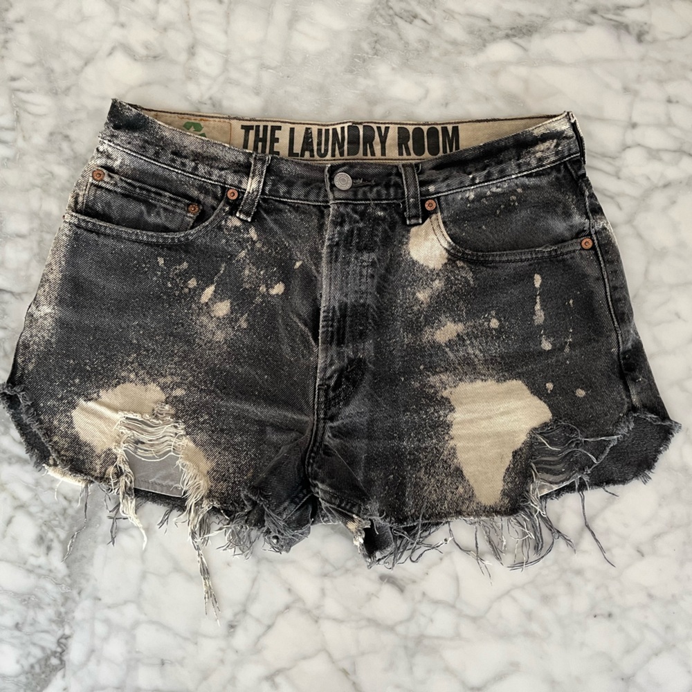 Levi’s 550s Cut Off Shorts - Picture 2 of 6